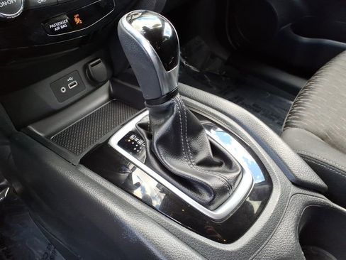 Used 2019 Nissan Rogue SV AWD/4WD image 20