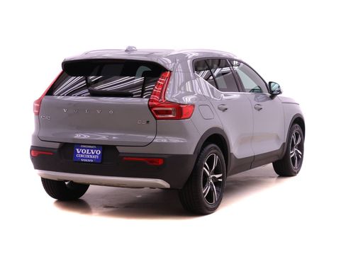 Used 2025 Volvo XC40 B5 Core image 4