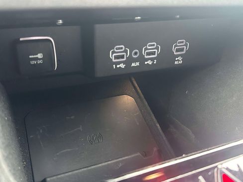 Used 2023 Jeep Wagoneer L Series III w/ Premium Group I image 14