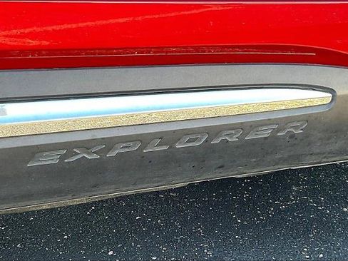 Certified 2024 Ford Explorer Limited image 9