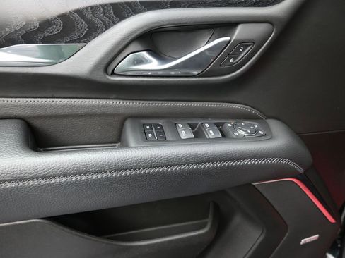 Used 2024 GMC Yukon XL Denali image 12