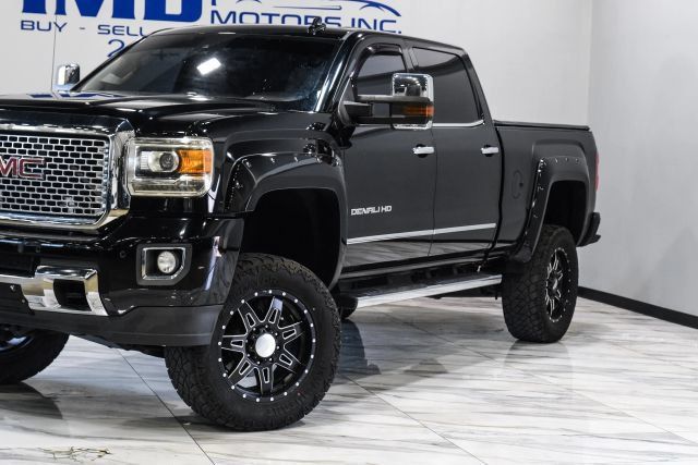 Used 2015 GMC Sierra 2500 Denali w/ Duramax Plus Package AWD/4WD image 8