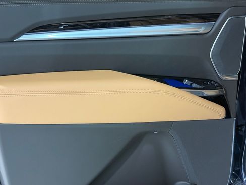 New 2026 Cadillac Escalade ESV Luxury image 19