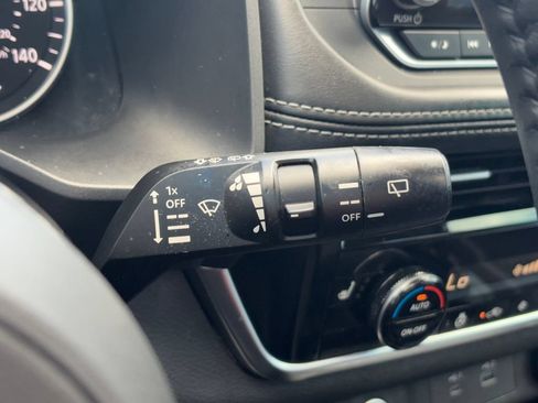 Used 2022 Nissan Rogue SV w/ SV Premium Package FWD image 16