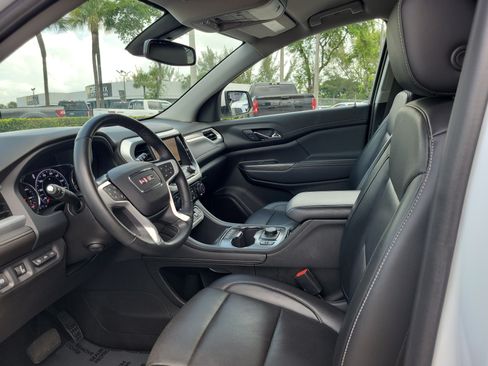 Used 2023 GMC Acadia SLT FWD image 12