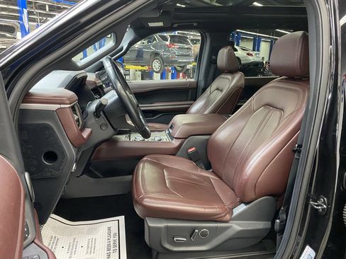 Used 2022 Ford Expedition Limited image 9