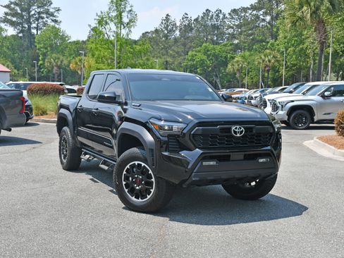 Certified 2025 Toyota Tacoma TRD Off-Road AWD/4WD image 6