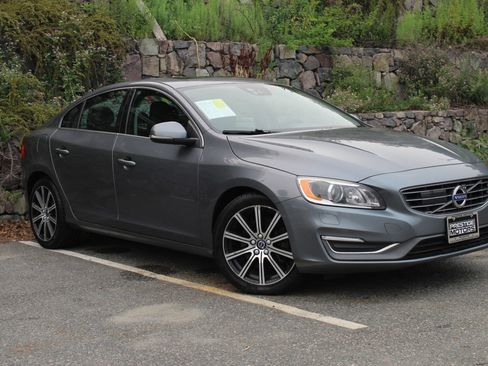 Used 2017 Volvo S60 T5 Inscription Platinum AWD/4WD image 4