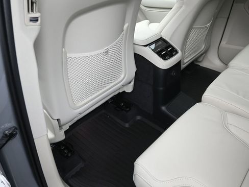 New 2026 Volvo XC90 T8 Ultra w/ Protection Package Premier AWD/4WD image 13