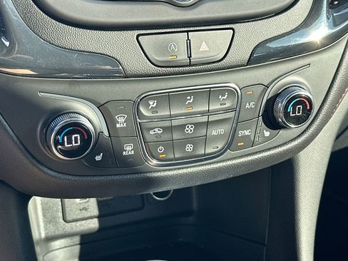 Used 2022 Chevrolet Equinox RS image 18