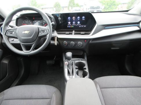 Certified 2025 Chevrolet Trax LS w/ LS Convenience Package FWD image 14
