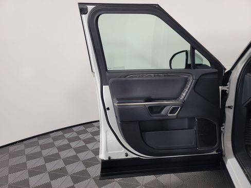 Used 2022 Rivian R1T Launch Edition image 16