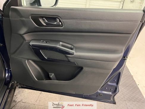 Used 2025 Nissan Pathfinder SV FWD image 46