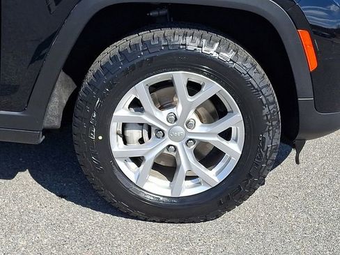 Used 2023 Jeep Grand Cherokee Limited image 8