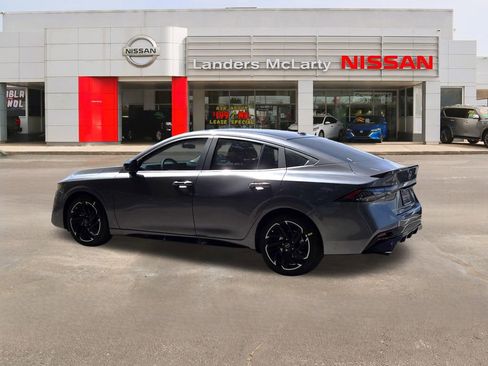 New 2026 Nissan Sentra SR w/ Floor Mat Package FWD image 5