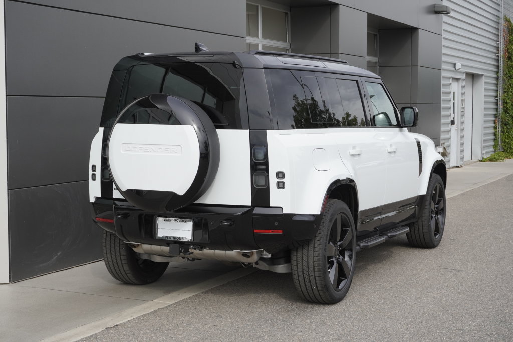 New 2026 Land Rover Defender 110 X-Dynamic SE AWD/4WD image 2