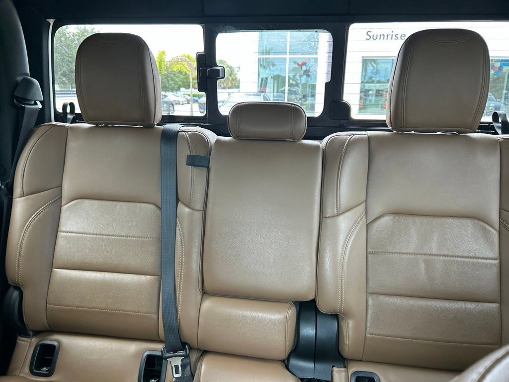 Used 2022 Jeep Gladiator Overland AWD/4WD image 13