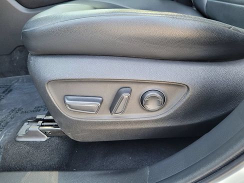 Used 2022 Toyota Highlander XLE AWD/4WD image 13
