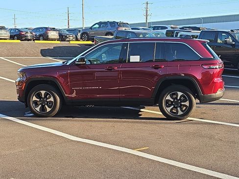 Used 2024 Jeep Grand Cherokee Limited 4xe w/ Trailer Tow Package AWD/4WD image 9