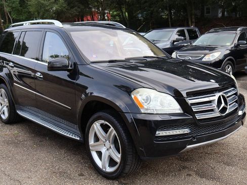 Used 2011 Mercedes-Benz GL 550 4MATIC image 1
