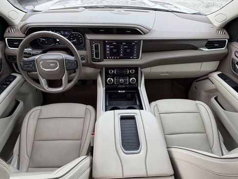 Used 2021 GMC Yukon XL Denali w/ Denali Premium Package RWD image 12