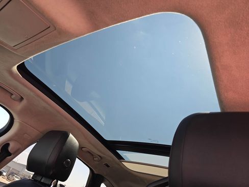 Used 2019 Jaguar F-PACE Premium image 31