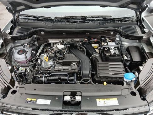 New 2025 Volkswagen Taos SE image 21