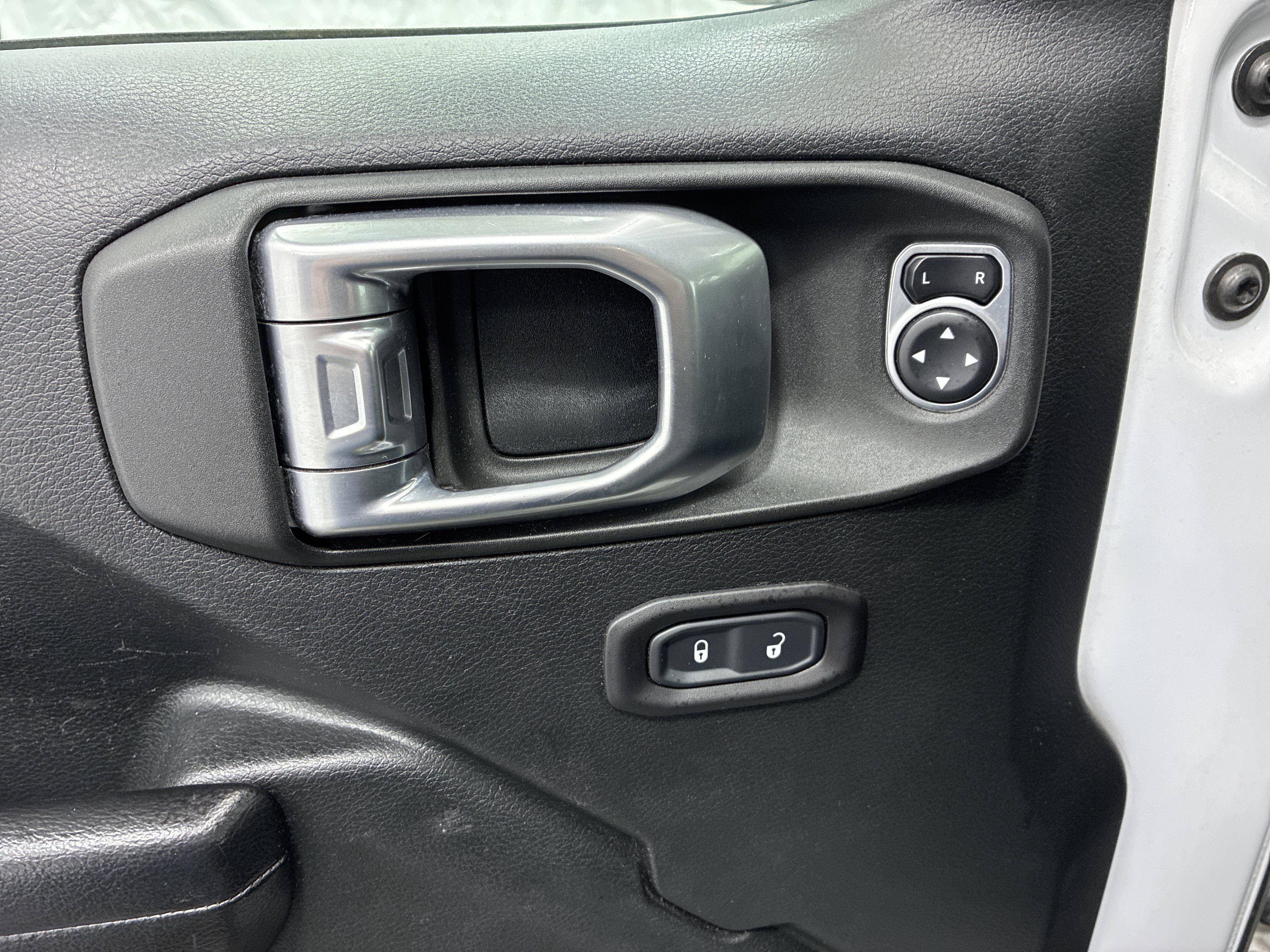 Used 2019 Jeep Wrangler Sport AWD/4WD image 15