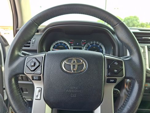 Used 2015 Toyota 4Runner SR5 Premium AWD/4WD image 18