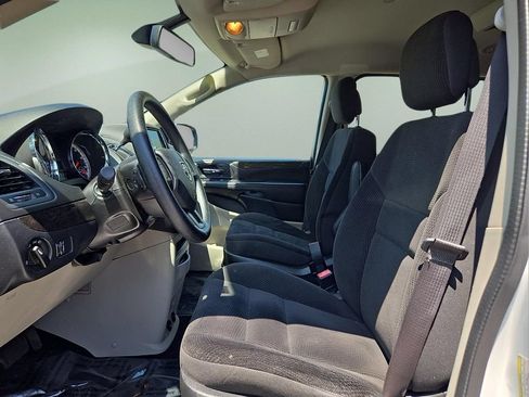 Used 2019 Dodge Grand Caravan SE FWD image 11