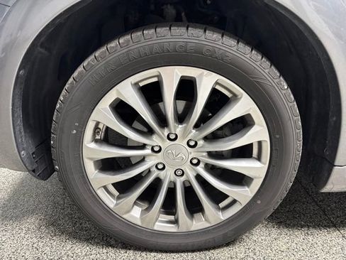 Used 2017 INFINITI QX80 4WD w/ Deluxe Technology Package image 3