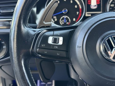 Used 2015 Volkswagen Golf R 4-Door image 18