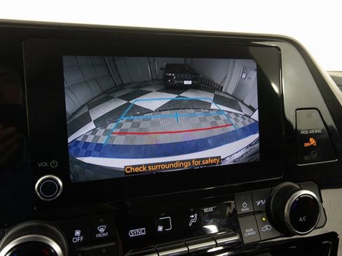 Used 2023 Toyota Highlander LE image 22