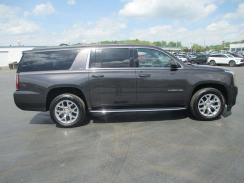 Used 2018 GMC Yukon XL SLT w/ Open Road Package AWD/4WD image 2