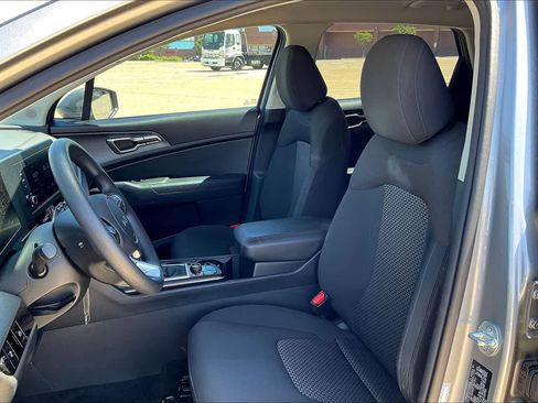 Certified 2023 Kia Sportage LX image 9