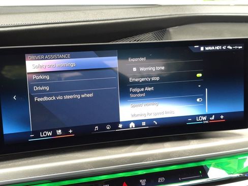 Used 2023 BMW 740i image 51