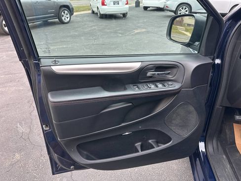 Used 2017 Dodge Grand Caravan GT image 14