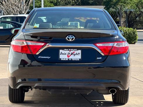 Used 2016 Toyota Camry SE image 5