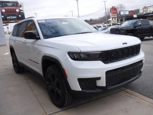 New 2025 Jeep Grand Cherokee L Altitude image 6