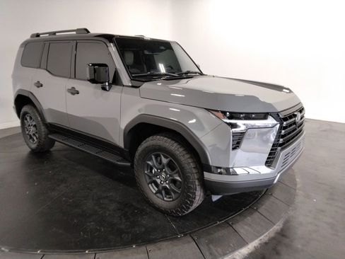 Used 2024 Lexus GX 550 image 4