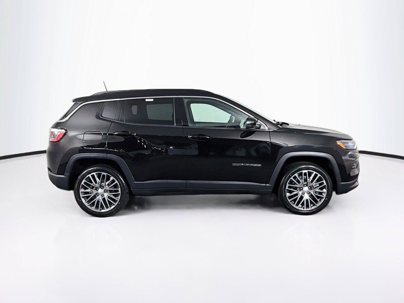 Used 2023 Jeep Compass Limited w/ Elite Group AWD/4WD image 12