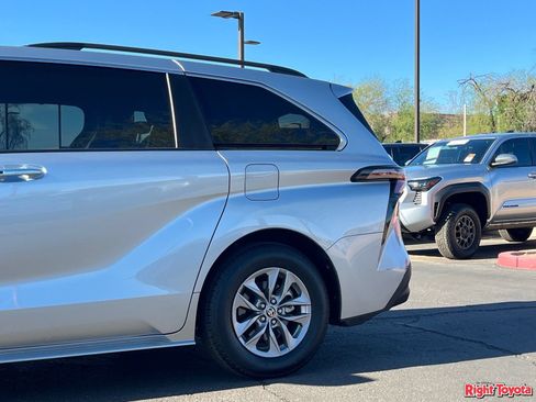 Certified 2024 Toyota Sienna XLE FWD image 11
