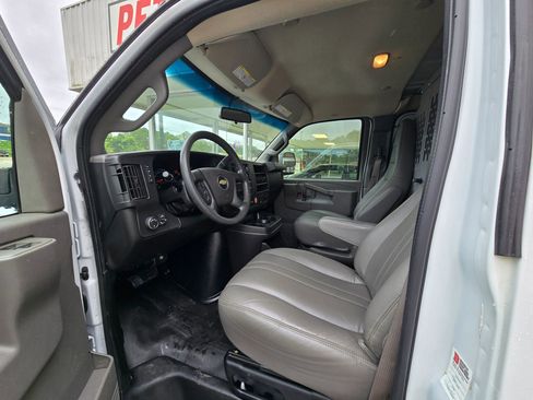 Used 2020 Chevrolet Express 2500 w/ Driver Convenience Package image 10