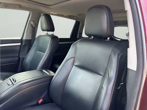 Used 2017 Toyota Highlander XLE image 12