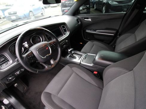 Used 2018 Dodge Charger SXT image 11