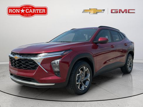 Used 2025 Chevrolet Trax LT w/ LT Convenience Package FWD image 3