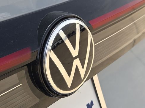 New 2026 Volkswagen Taos SE FWD image 7