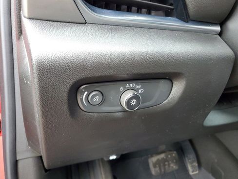 Used 2023 Chevrolet Traverse LT image 10