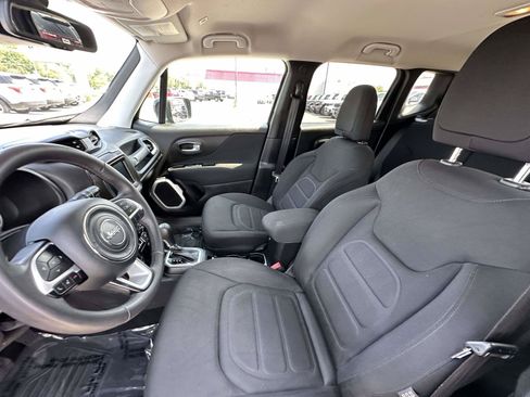 Used 2019 Jeep Renegade Latitude w/ Popular Equipment Group FWD image 20