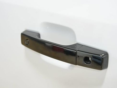 Used 2023 Land Rover Defender 110 X-Dynamic SE image 9